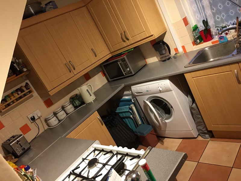 Single room to rent  near general hospital - student accommodation in Lordshill - img_1
