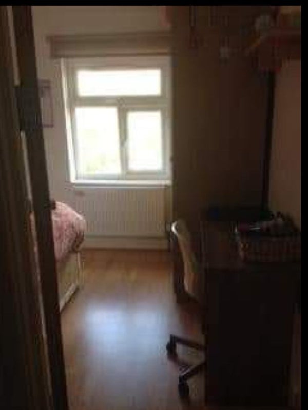 Single room w/ double bed in a friendly house - student accommodation in Stratford - img_3