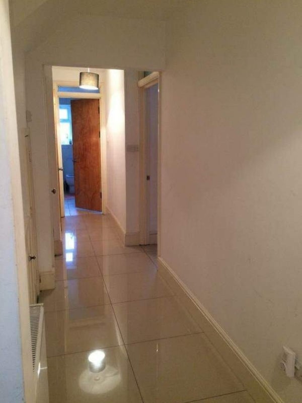 Single room w/ double bed in a friendly house - student accommodation in Stratford - img_6