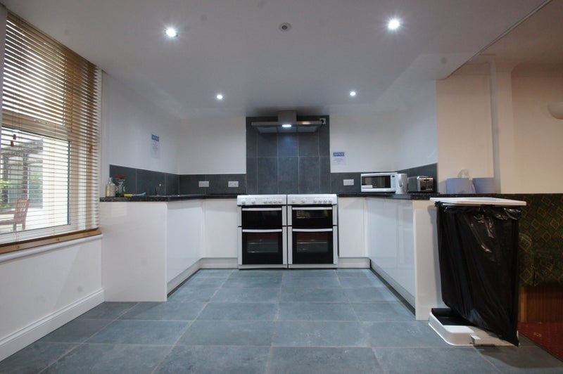 Single room with Pool, Kitchen and Free Parking - student accommodation in Bournemouth - img_4