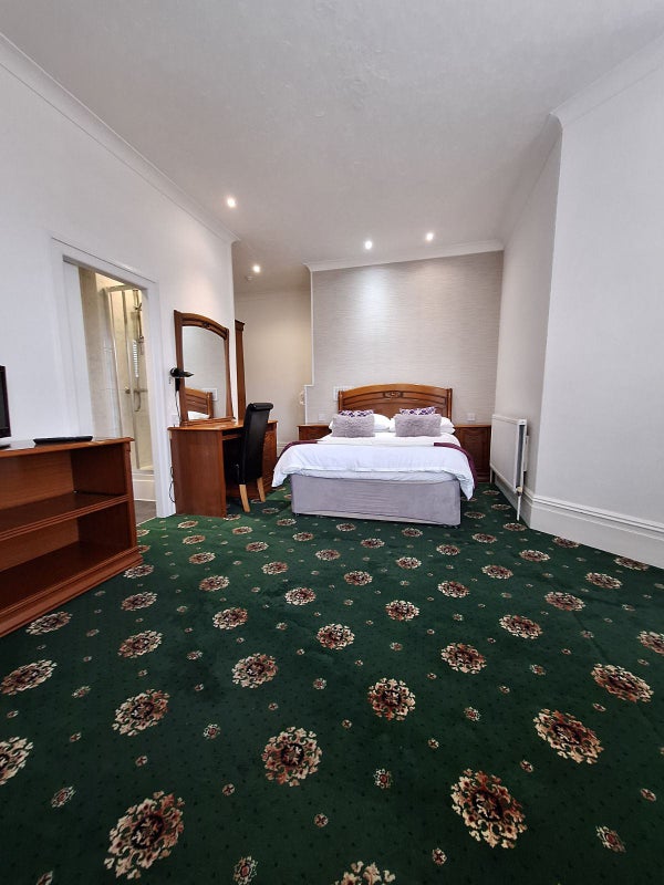 Single room with Pool, Kitchen and Free Parking - student accommodation in Bournemouth - img_8