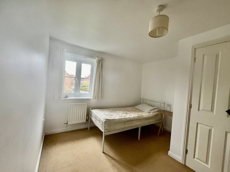 Single spacious room for rent in weston village - student accommodation in Weston-Super-Mare