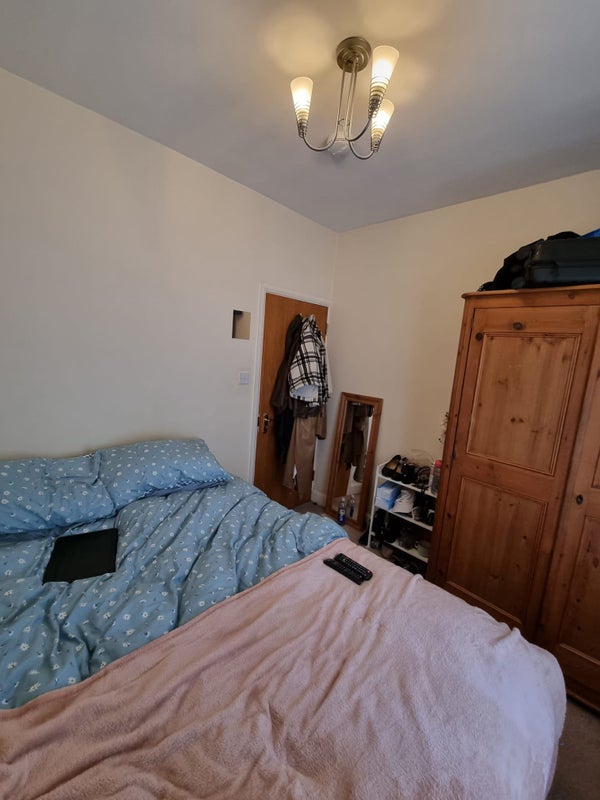 Small double available in a big flat - student accommodation in Shepherds Bush - img_1
