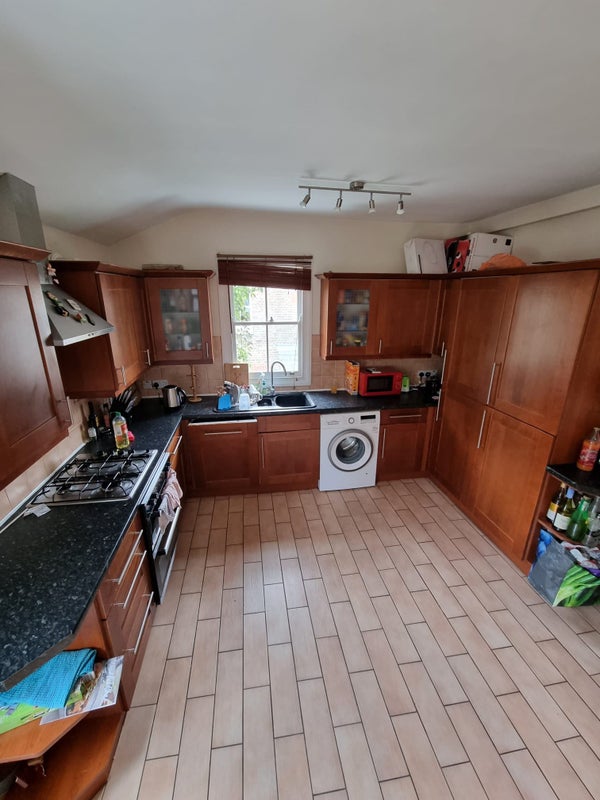 Small double available in a big flat - student accommodation in Shepherds Bush - img_4