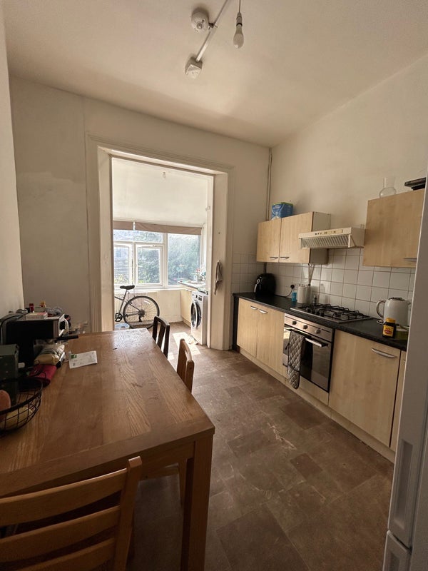 Small double room for rent in Clapham junction - student accommodation in Clapham Junction - img_3