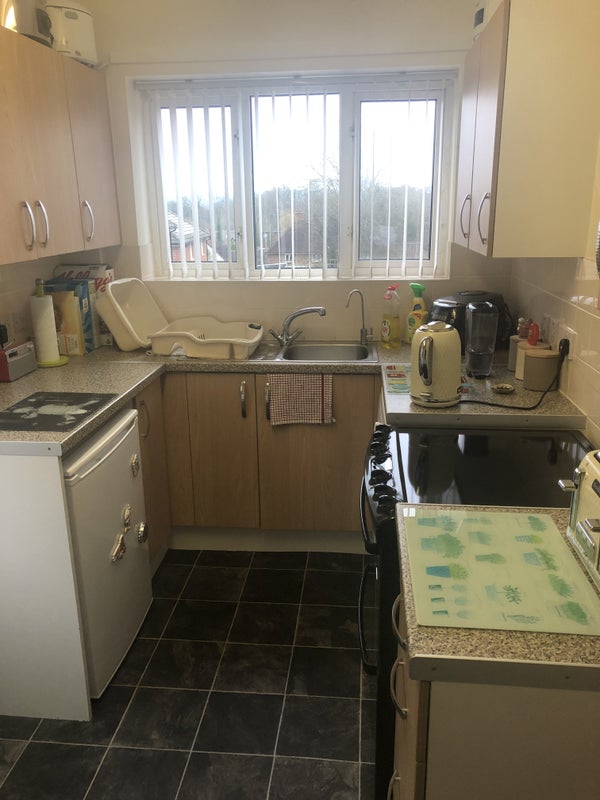 Small double room to rent near to hospital - student accommodation in Guildford - img_3