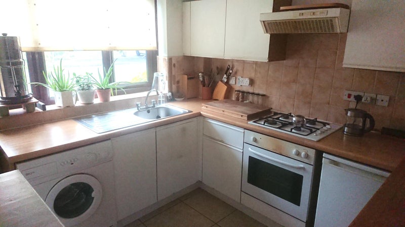Small single room  £105pw (including bills) - student accommodation in Lenton - img_1