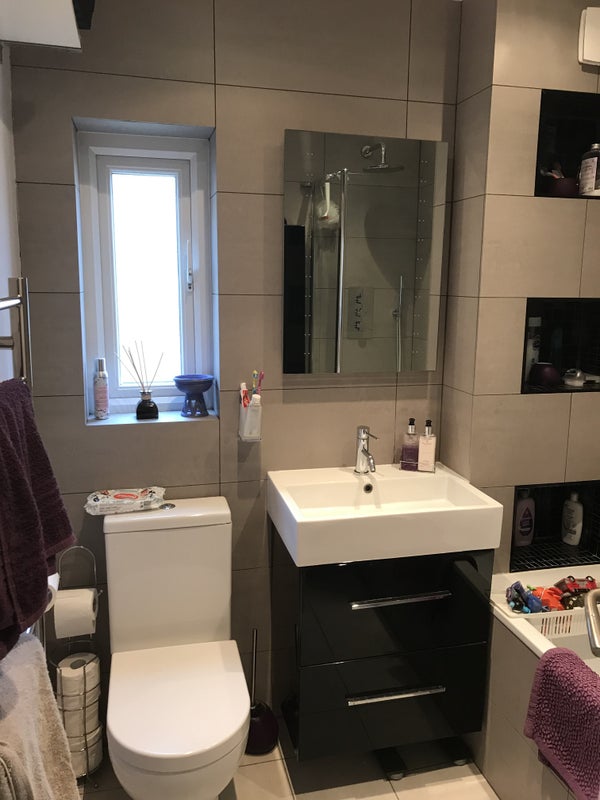Small Single Room to Let  - Professionals Only - student accommodation in South Ealing - img_5