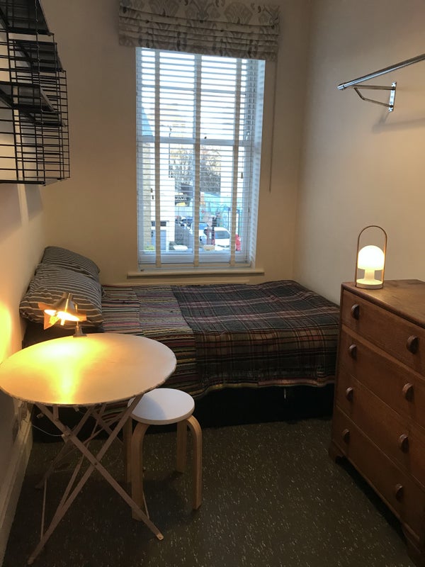Small-double bedroom in beautiful Camberwell flat - student accommodation in Camberwell - img_1