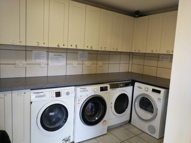 Smart double room for single  let Bagshot - student accommodation in Bagshot - img_3