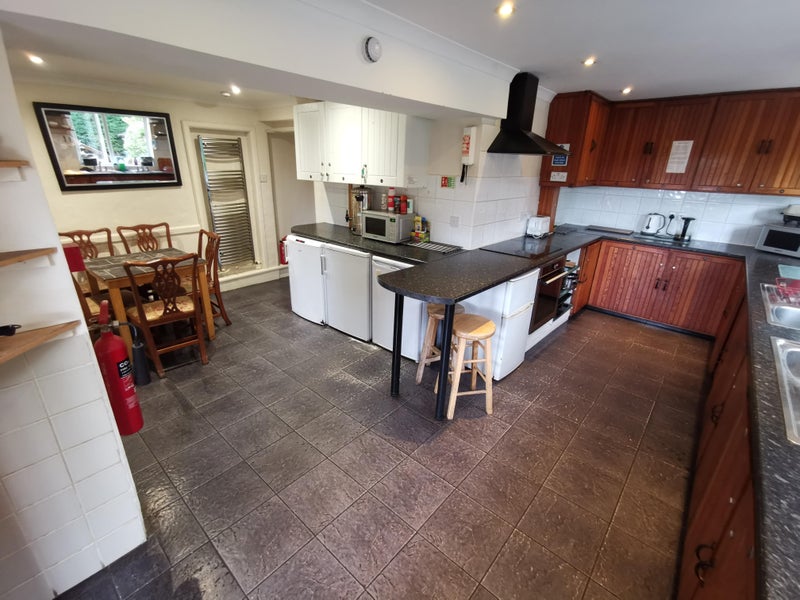 Smart double room for single  let Bagshot - student accommodation in Bagshot - img_6