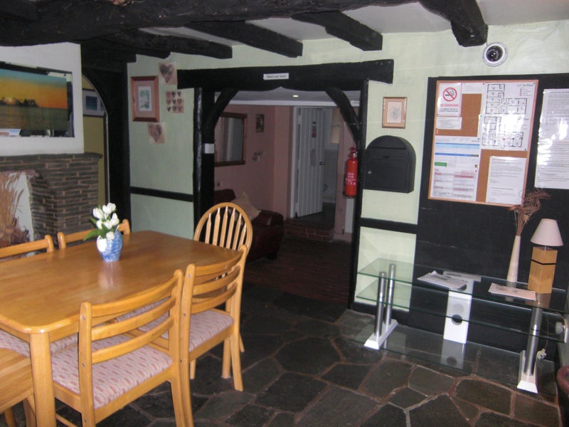 Smart double room for single  let Bagshot - student accommodation in Bagshot - img_8