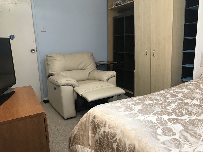 Smart  Double  Room  near  City  Centre Female preferred - student accommodation in North End - img_3