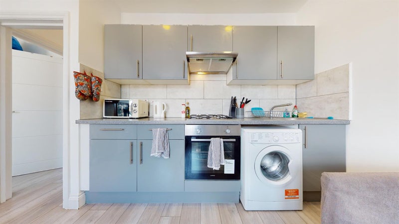 Spacious 3 Bed Flat In Kilburn with a balcony - student accommodation in Kilburn - img_9