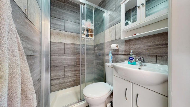Spacious 3 Bed Flat In Kilburn with a balcony - student accommodation in Kilburn - img_11