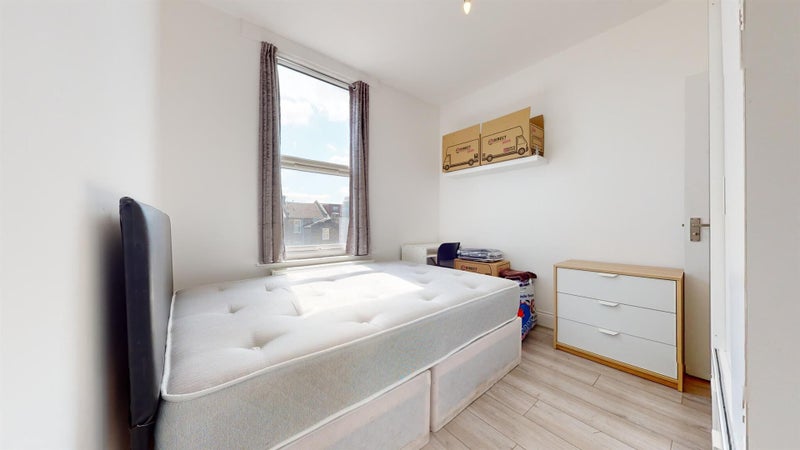 Spacious 3 Bed Flat In Kilburn with a balcony - student accommodation in Kilburn - img_1