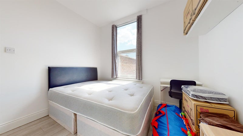 Spacious 3 Bed Flat In Kilburn with a balcony - student accommodation in Kilburn - img_4