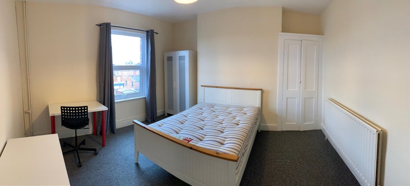 Spacious 9 Bed Student House Centrally Located NN1 - student accommodation in Northampton - img_1
