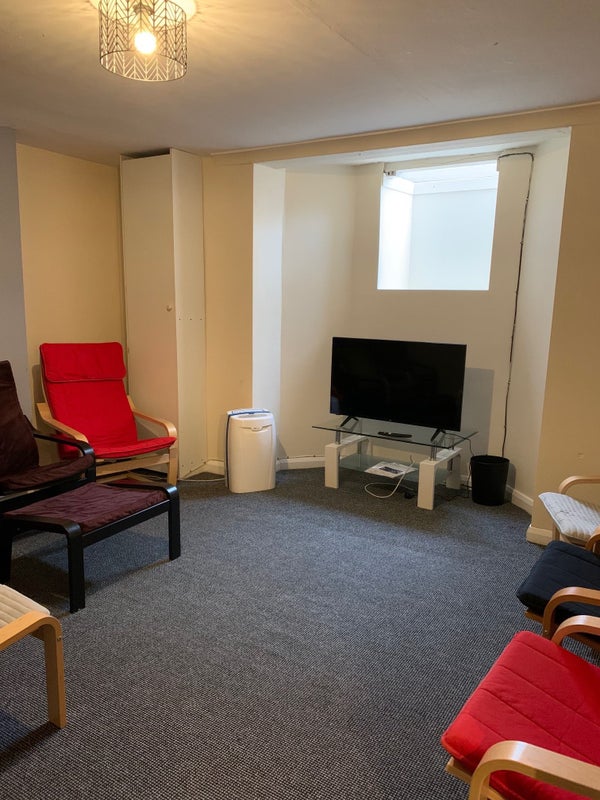 Spacious 9 Bed Student House Centrally Located NN1 - student accommodation in Northampton - img_6