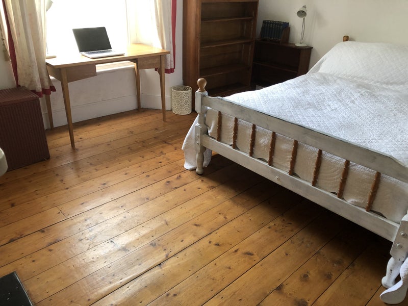 Spacious beautiful master bedroom Central Sociable - student accommodation in Falmouth - img_8