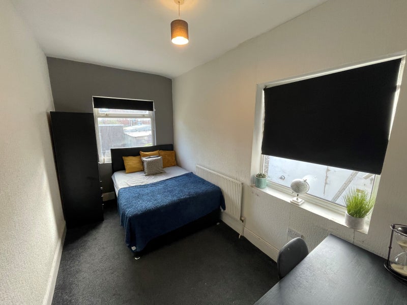 Spacious bedroom near Coventry University - student accommodation in Coventry - img_3