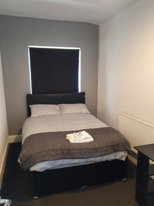 Spacious bedroom near Coventry University - student accommodation in Coventry - img_2