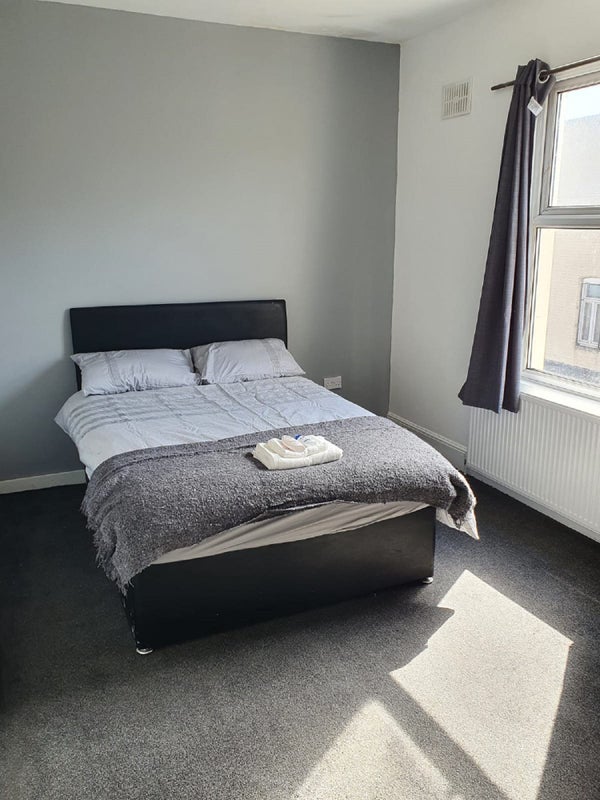 Spacious bedroom near Coventry University - student accommodation in Coventry - img_4