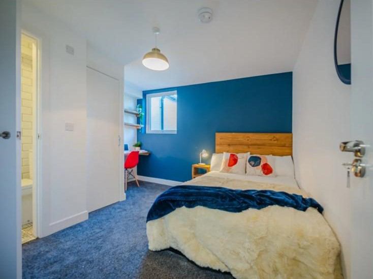 Spacious bedroom near Coventry University - student accommodation in Coventry - img_1