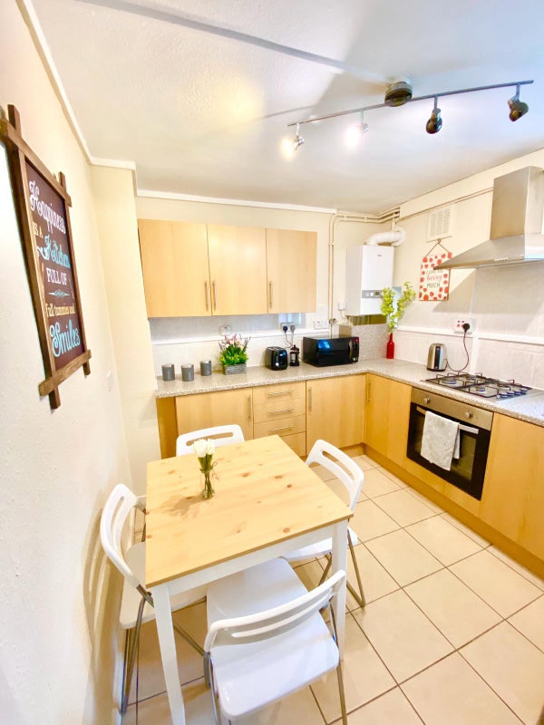 Spacious Double  Bedrom Fulham 2min  Parsons Green - student accommodation in Hammersmith and Fulham - img_5