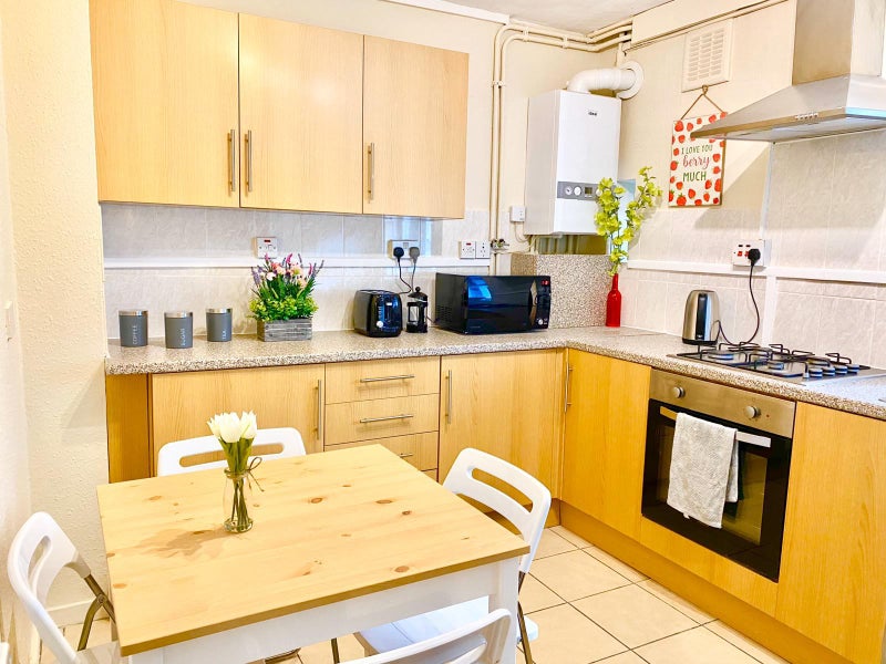 Spacious Double  Bedrom Fulham 2min  Parsons Green - student accommodation in Hammersmith and Fulham - img_4