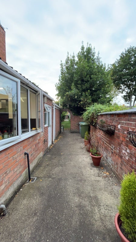Spacious Double Bedroom | Central Newark | - student accommodation in Newark - img_2