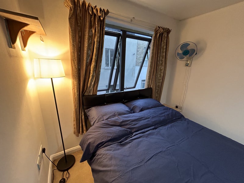 Spacious double bedroom in a 2 bed flat - student accommodation in Homerton - img_3