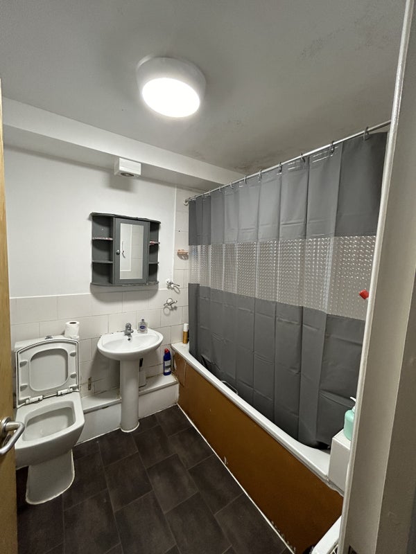 Spacious double bedroom in a 2 bed flat - student accommodation in Homerton - img_6
