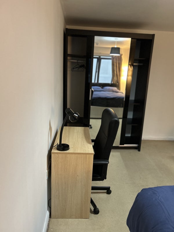 Spacious double bedroom in a 2 bed flat - student accommodation in Homerton - img_2