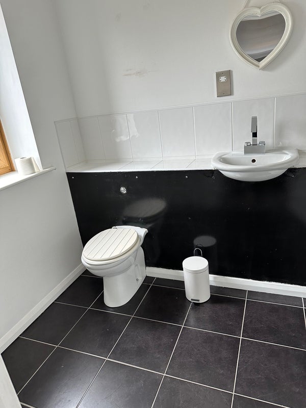 Spacious Double bedroom with en-suite - student accommodation in Bingley - img_2