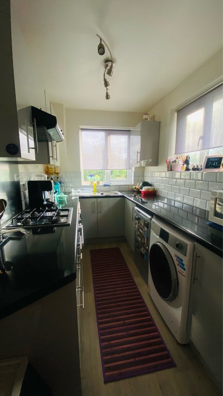 Spacious double room for rent - student accommodation in Ruislip - img_3