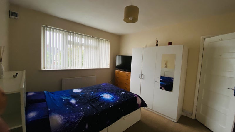 Spacious double room for rent - student accommodation in Ruislip - img_1