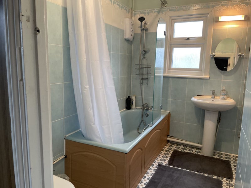 Spacious Double Room for Students and Professional - student accommodation in Welling - img_2