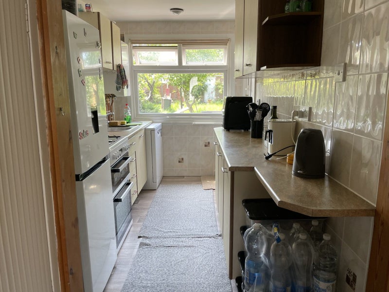 Spacious Double Room for Students and Professional - student accommodation in Welling - img_4