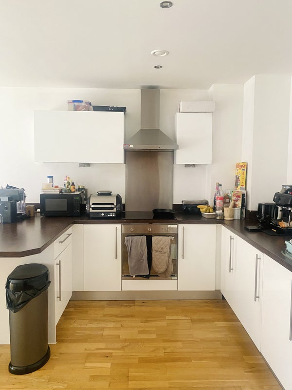 Spacious double room with own bathroom - student accommodation in Leeds - img_3