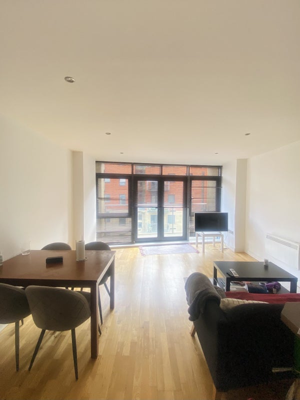 Spacious double room with own bathroom - student accommodation in Leeds - img_2
