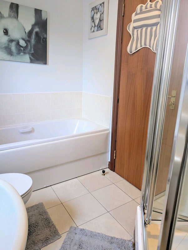 Spacious double room with private bathroom. - student accommodation in Perth - img_3