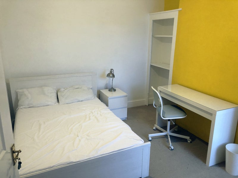 Spacious double room - student accommodation in Liverpool - img_1