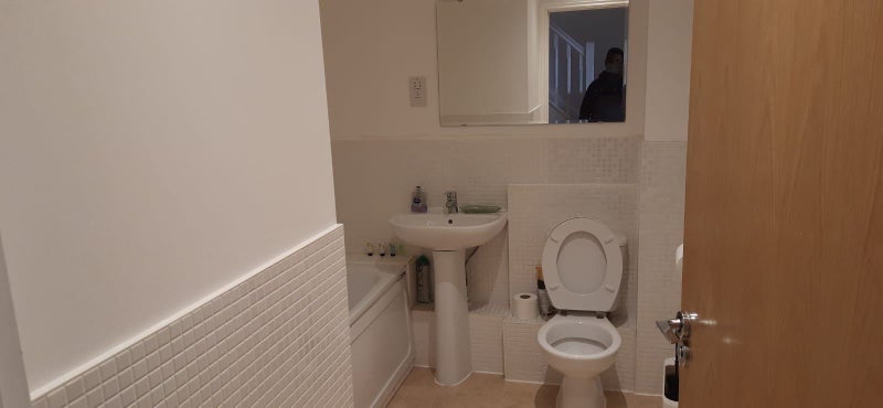 Spacious Furnished Room Available for Rent in SE9 - student accommodation in New Eltham - img_6