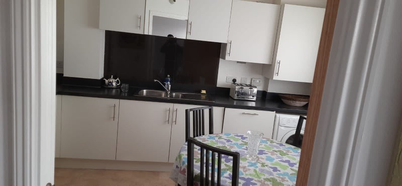 Spacious Furnished Room Available for Rent in SE9 - student accommodation in New Eltham - img_4
