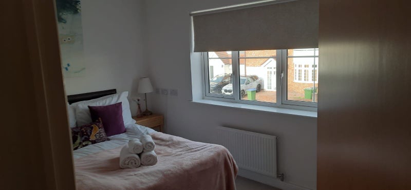 Spacious Furnished Room Available for Rent in SE9 - student accommodation in New Eltham - img_1