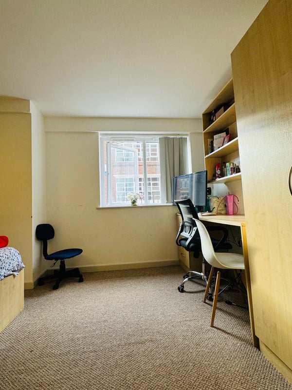 Spacious, ground floor & Road facing  Studio - student accommodation in Birmingham - img_1
