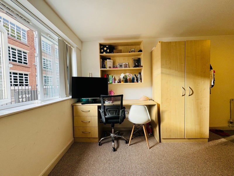 Spacious, ground floor & Road facing  Studio - student accommodation in Birmingham - img_2