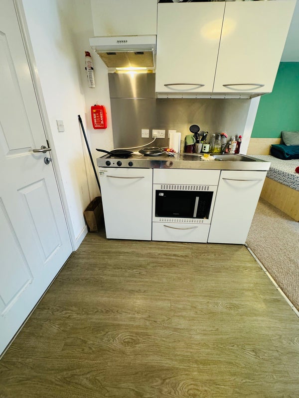 Spacious, ground floor & Road facing  Studio - student accommodation in Birmingham - img_3