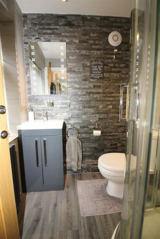 Spacious King size room with En suite - student accommodation in Halifax - img_1